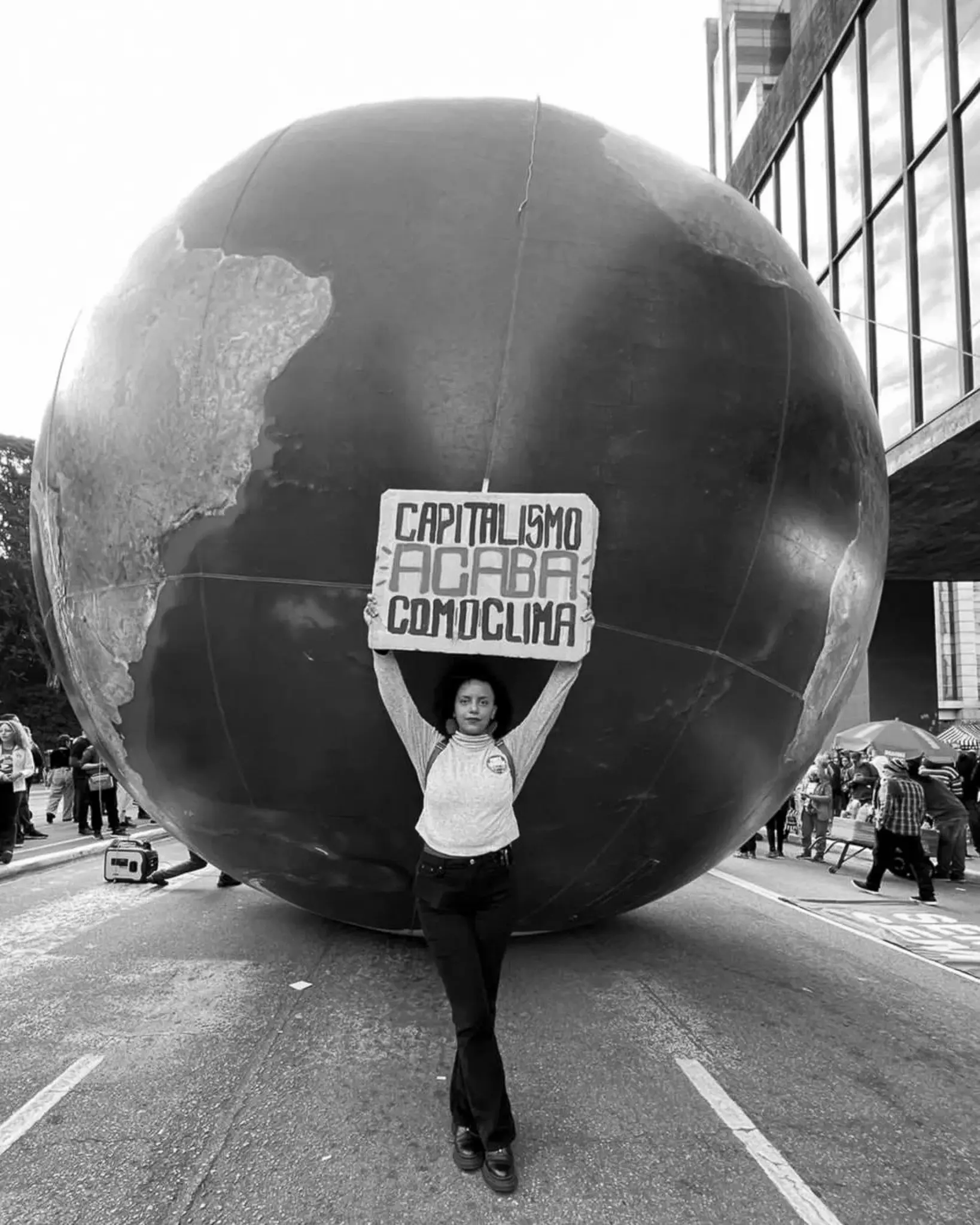 Ana Sanches à la manifestation de la Journée de la Terre : Pour la conservation de la planète et la vie des gens, São Paulo, 2023. Photo © Amanda Costa.